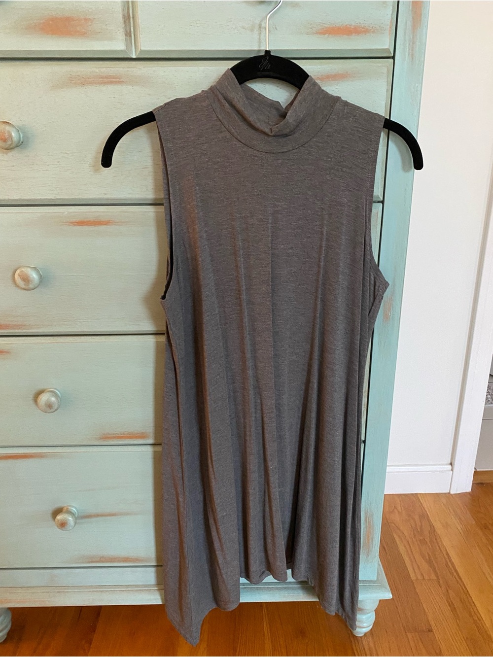 LOGO Sleeveless Mock Neck Swing Top in Gray